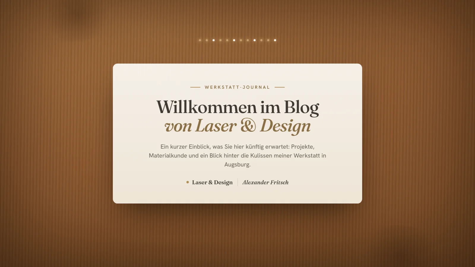 Willkommen im Blog von Laser & Design – Titelbild auf warmer Werkstatt-Holzmaserung