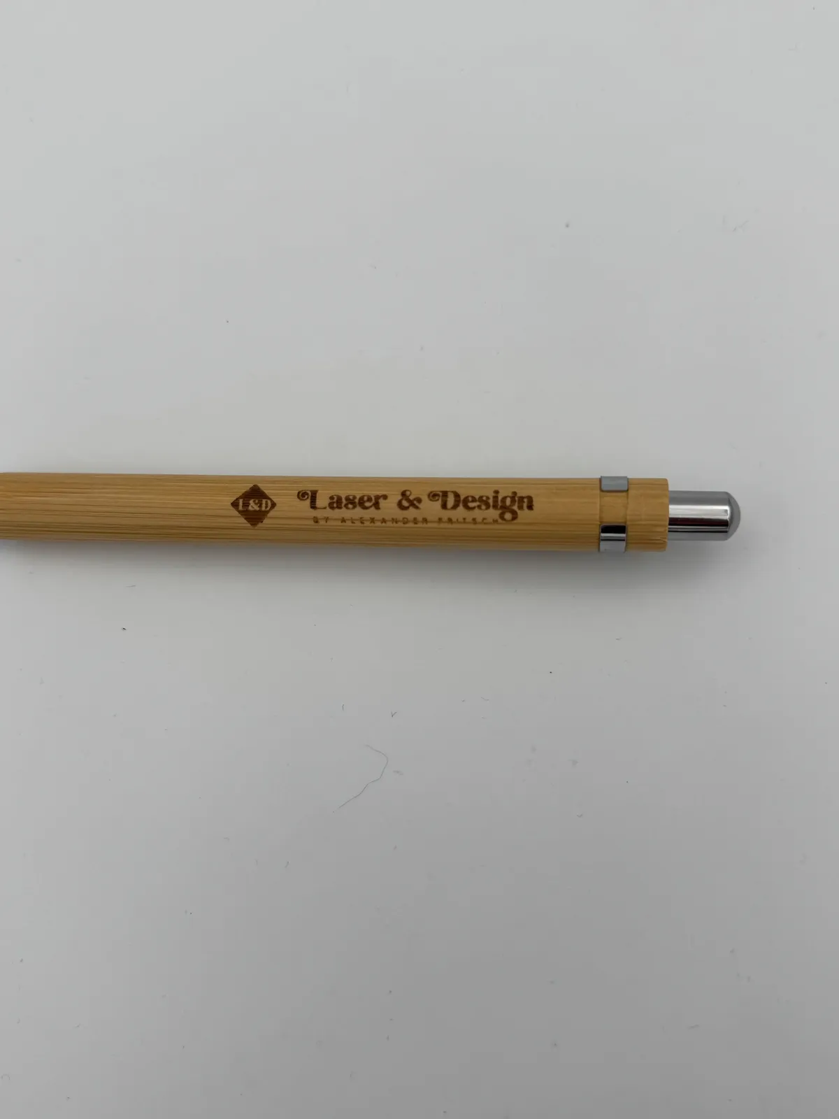 Kugelschreiber aus Bambus mit Laser-&-Design-Gravur
